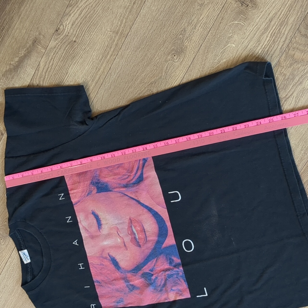 Rihanna loud tour shirt women's size Large - Picture 6 of 9